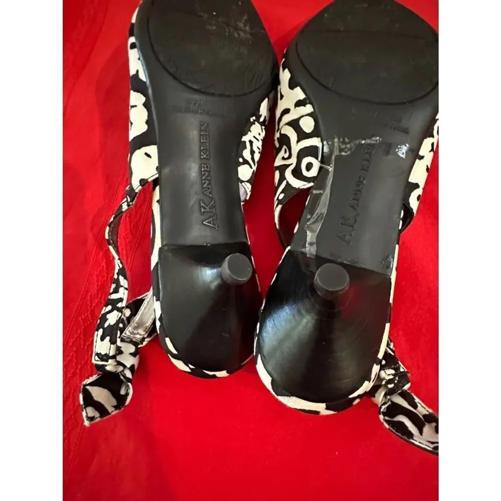 Anne Klein Iflex Black/White Floral Slingback Kitten Heel Pumps w/Bows